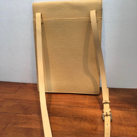 AUTHENTIC LOUIS VUITTON RAMATEULLE - Picture 2 of 6